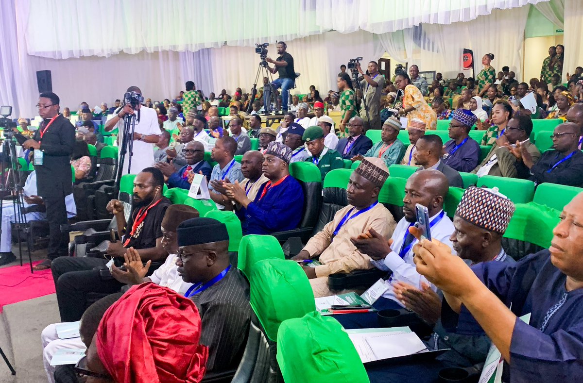 OMYSDNg's tweet photo. Honourable Minister of Youth and Sports Sunday Dare giving a goodwill message at the National Stakeholders' Conference on Special Duties and Inter-Governmental
Affairs, Abuja. https://t.co/S9WevmNrAn