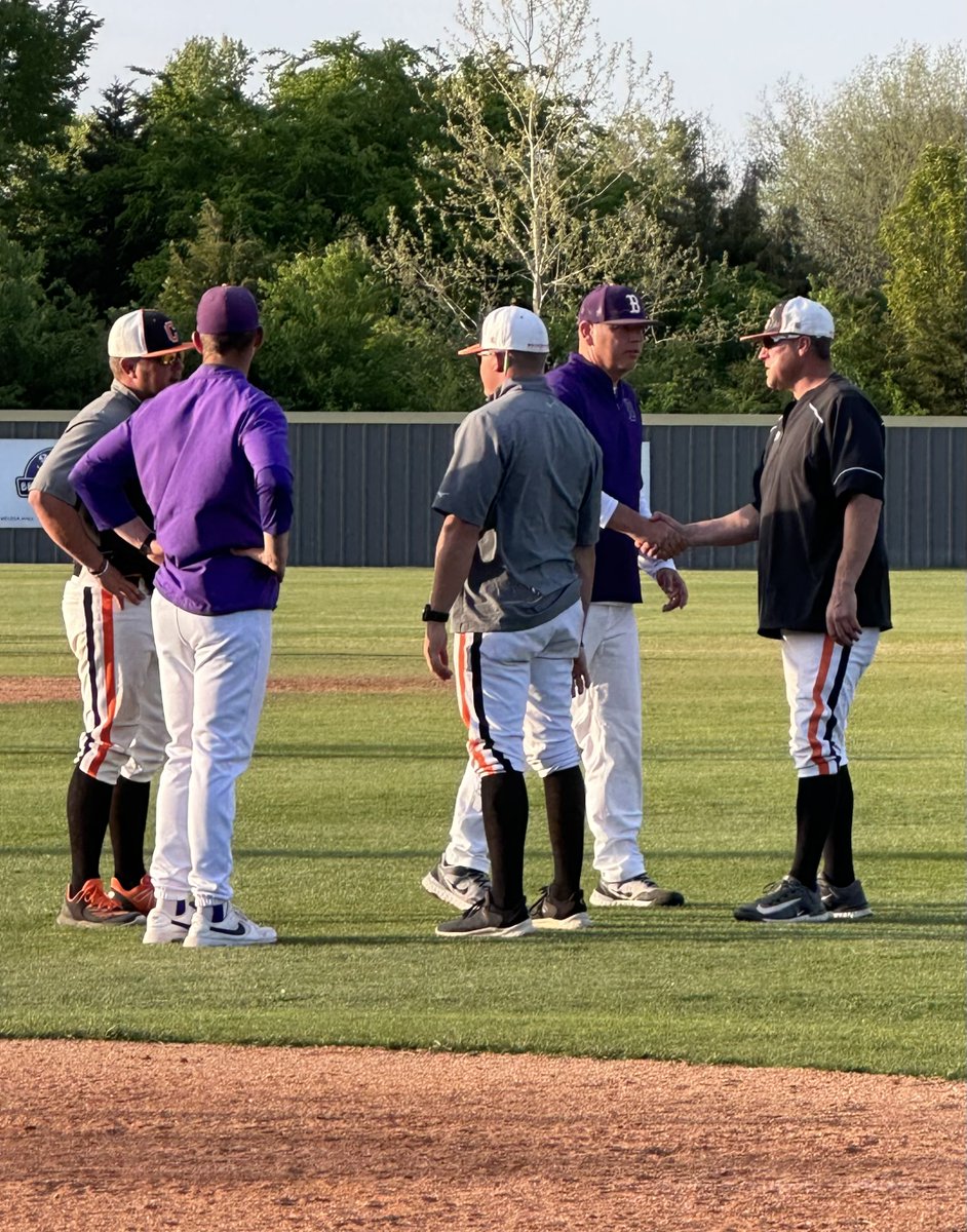 BaseballCushing's tweet photo. Tigers pull off the win beating Bristow 9-7 in game 1 of the district series. Tigers move to 20-0 on the season. Multiple team hits and bombs by Berlowitz and Ethridge helped seal the deal. @BrodyBerlowitz @Okladrillers @StetsonEthridge https://t.co/jsqJFO15ET