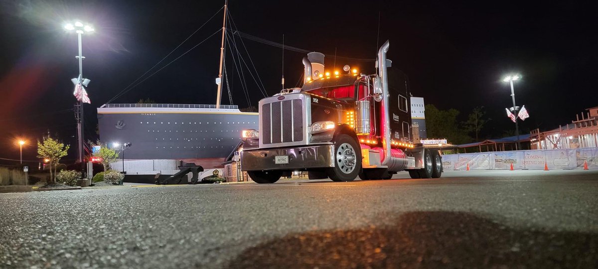 RoaneTransport's tweet photo. Roane Transportation x @titanic_museum!
#roane #titanic #gatlinburg #tennessee #trucking #peterbilt #flatbed https://t.co/tPX1nXr2vT