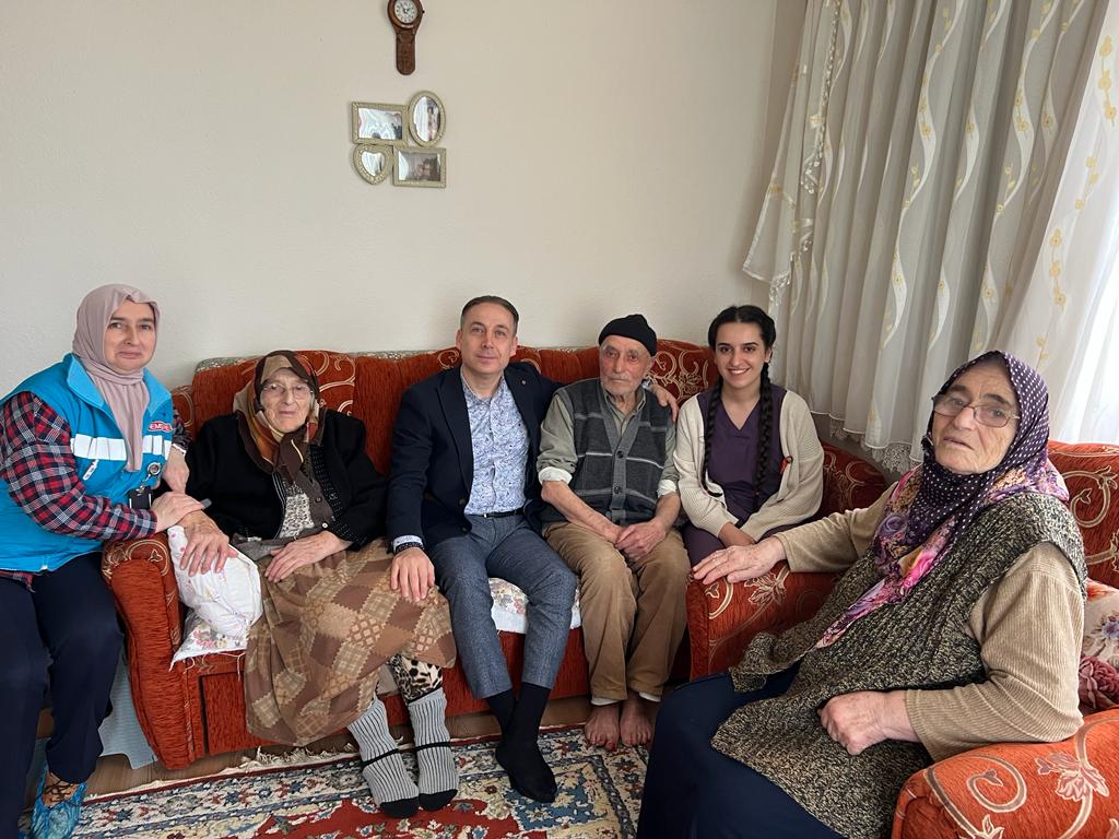 balikesirism's tweet photo. YAŞ ALMA (YAŞAM) MERKEZLERİMİZ 80 YAŞ ÜSTÜ BİREYLER İÇİN BUGÜN İTİBARİ İLE TÜM HASTANELERİMİZDE HİZMET VERMEYE BAŞLAMIŞTIR.
https://t.co/BuzC1zprjT
#sağlıkbakanlığı
#drfahrettinkoca
#khgm
#sggm https://t.co/60K1zOe0Vn
