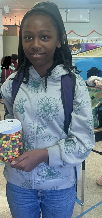ParkESAACPS's tweet photo. Our first #AACPSAwesome estimation jar winner.  Naomi estimated 870.  Boy, was she close to the actual total of 895!  Congratulations and don't eat those Skittles all at one time!! #mathmonth @AACountySchools @TitleIAACPS https://t.co/ScuhWwOQJ8