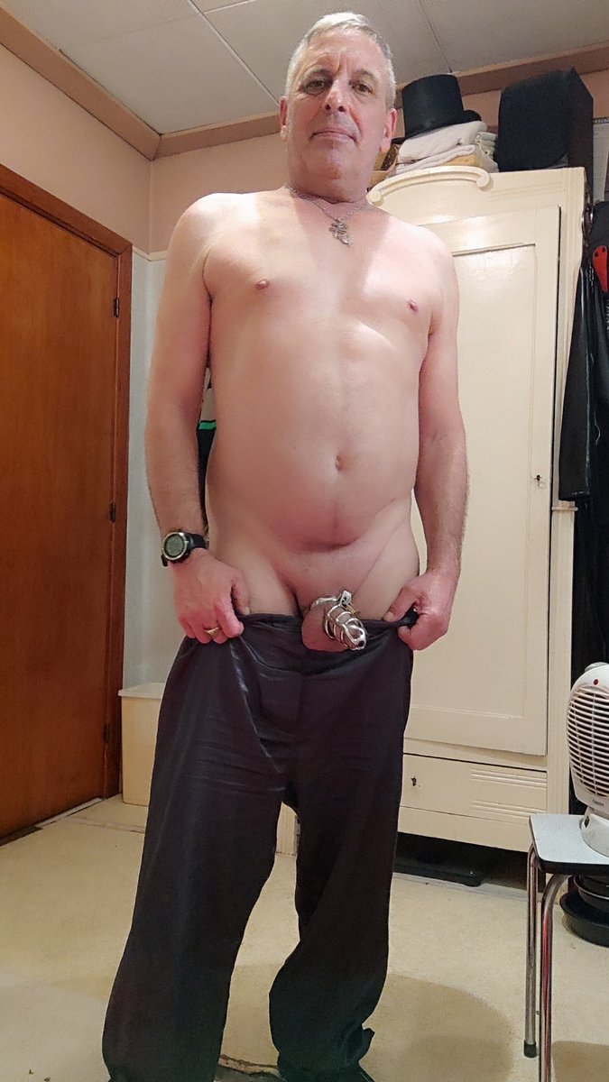 Joepepuppy's tweet photo. Le 2ème, De 2e, The 2nd.
#chastityboy #cagedteam #gaybear #gaypyjama
@GayChastityRTs @BoxChastity @GayNLBE @GayBearPics @BelgianGays @lefrencharmant @BallsInside @FrenchiesButts https://t.co/VDX3sQLCs2