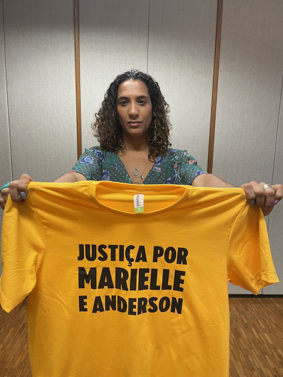 aniellefranco's tweet image. Está acontecendo agora o julgamento no STJ para dar acesso às investigações do caso Marielle e Anderson para as famílias, uma reivindicação de cinco anos. #JustiçaPorMarielleeAnderson 

Acompanhe o julgamento ao vivo pelo perfil do STJ no Youtube: youtube.com/@stjnoticias