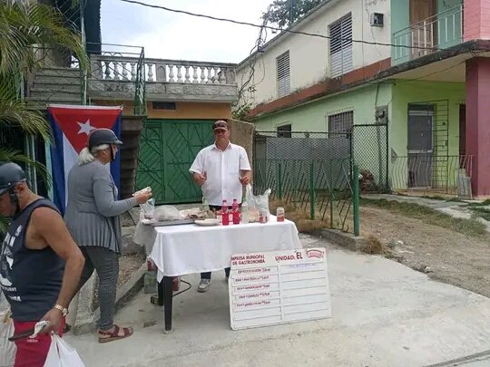 Por la Patria,Trabajar Unidos bajo el lema del 1 de Mayo desfilaremos los Comerciantes Avileños y  #PorUnAbrilDeVictorias <a href="/Ferrerctc/">Niurka Ferrer Castillo</a> <a href="/SPTEM_CA/">Sulema Veliz Pina</a> <a href="/IzquierdoAlons1/">Livan Izquierdo Alonso</a> @MarisetHernnde1