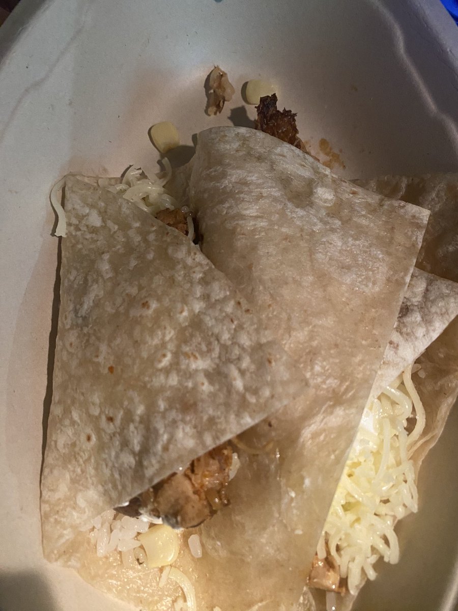 TiffDani's tweet photo. This is not what I ordered and no one will answer the phone @ChipotleTweets https://t.co/yxAUkyAhFg