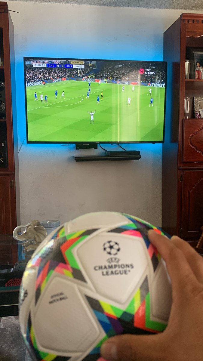 #BenditaChampions 
Disfrutando de la Champions
#ChampionsLeague