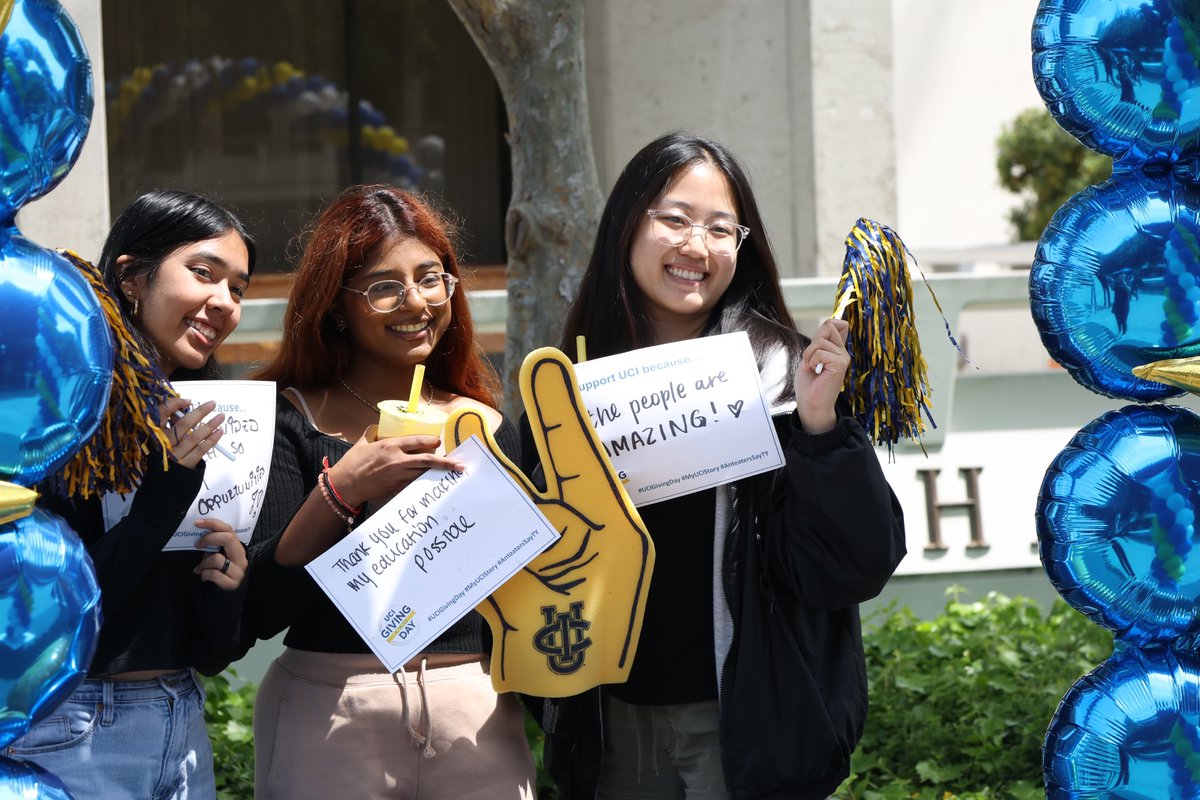 UCIrvine's tweet photo. Anteaters thank our generous community of donors on #UCIGivingDay! More than $670K has been raised from 1,476 gifts! A HUGE thanks to everyone who has donated in support of research, student resources, healthcare, &amp; academics! https://t.co/kw3jf6Tvri 
📷 Carlos Puma/UCI https://t.co/c06DERJNw9