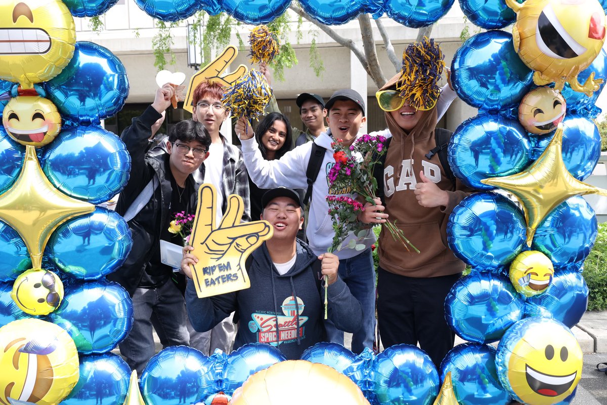 UCIrvine's tweet photo. Anteaters thank our generous community of donors on #UCIGivingDay! More than $670K has been raised from 1,476 gifts! A HUGE thanks to everyone who has donated in support of research, student resources, healthcare, &amp; academics! https://t.co/kw3jf6Tvri 
📷 Carlos Puma/UCI https://t.co/c06DERJNw9