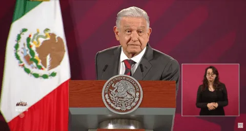 Juan_OrtizMX's tweet photo. 🚨🚨 AMLO propone fusionar o elimintar 18 instituciones públicas. 

La iniciativa la presentó hoy. 

Se elimina: 

❌Secretaría Ejecutiva del Sistema Nacional Anticorrupción
❌Fideicomiso Fondo Minero https://t.co/fFcJ4Wq0md
