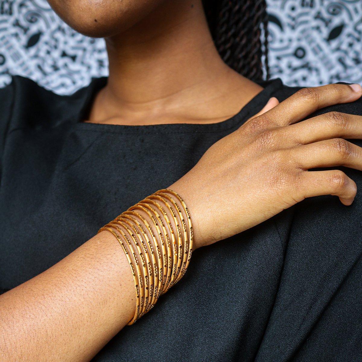 bandelemuse's tweet photo. The Wise Unity Bracelet is the perfect accessory for any outfit, featuring an elegant design and a meaningful symbol of unity. Buy it now: https://t.co/UGI6Rh2Slb https://t.co/3mtpsMYCqd