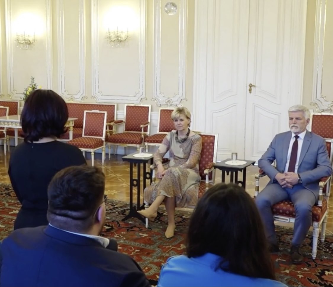 PetrBanda's tweet photo. Ohlédnutí za skvělým setkáním s prezidentem republiky @prezidentpavel a vládní zmocněnkyní pro romské záležitosti @fukova_lucie , které se uskutečnilo minulý týden u příležitosti Mezinárodního dne Romů. https://t.co/CpzRpm7NW6