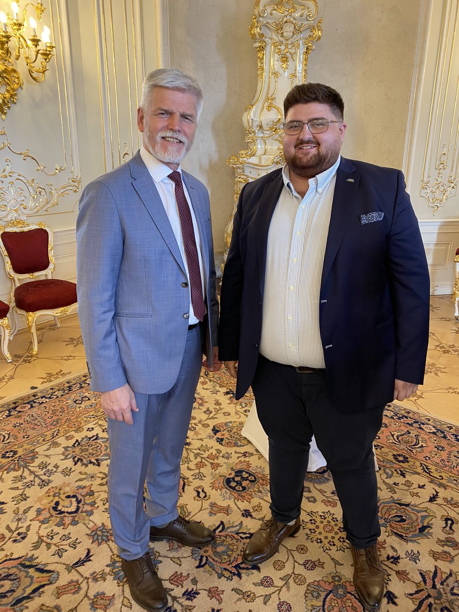 PetrBanda's tweet photo. Ohlédnutí za skvělým setkáním s prezidentem republiky @prezidentpavel a vládní zmocněnkyní pro romské záležitosti @fukova_lucie , které se uskutečnilo minulý týden u příležitosti Mezinárodního dne Romů. https://t.co/CpzRpm7NW6