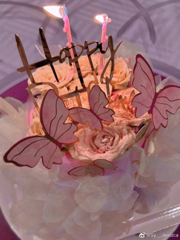 📲 𝐖𝐄𝐈𝐁𝐎 |  230418 @ JESSICA JUNG a posté une nouvelle publication.  

⧼  Merci Maomaos d'avoir fêté mon anniversaire avec moi. 🎂🎉 Amusons-nous ! 💕🎀🌸🌷💕 ⧽  

🔗 weibo.com/syjessica

#鄭秀妍 #JessicaJung