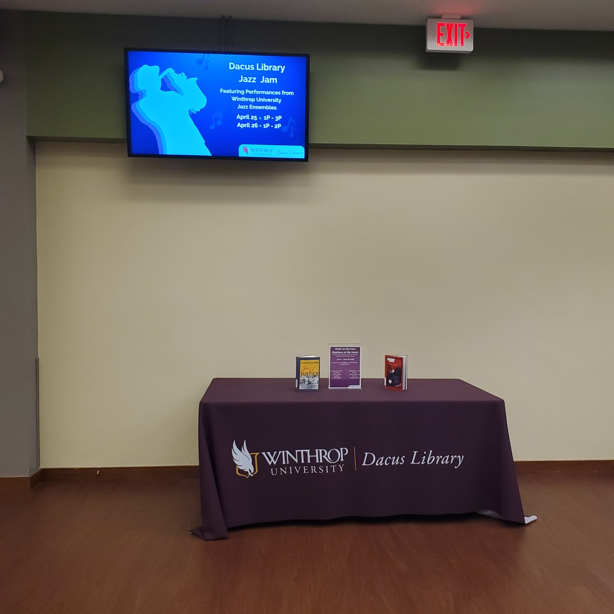 dacuslibrary's tweet image. Small updates, better impact: we recently installed new monitors on the library&apos;s Main Floor! The monitors are larger and have crystal clear resolution for easier reading 👓. Soon, monitors will also be installed on the Upper and Lower Floors, too!