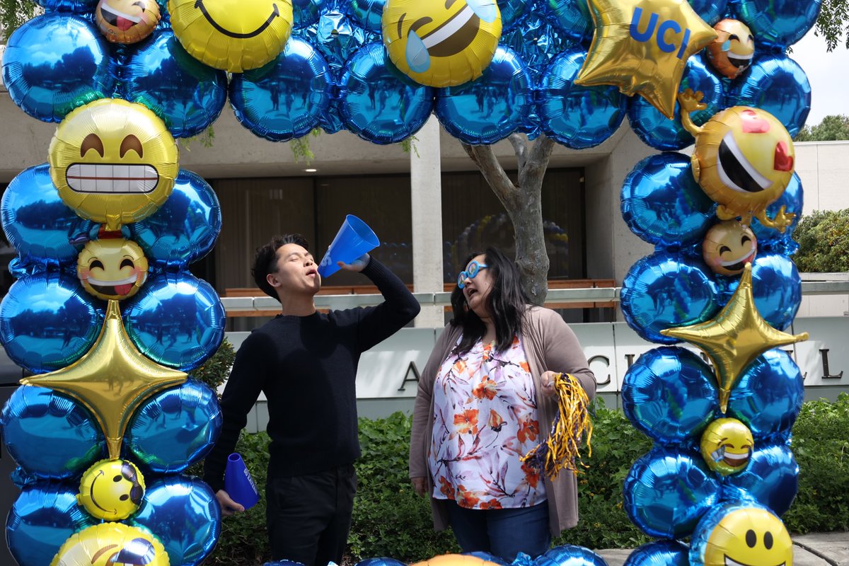 UCIrvine's tweet photo. Anteaters thank our generous community of donors on #UCIGivingDay! More than $670K has been raised from 1,476 gifts! A HUGE thanks to everyone who has donated in support of research, student resources, healthcare, &amp; academics! https://t.co/kw3jf6Tvri 
📷 Carlos Puma/UCI https://t.co/c06DERJNw9