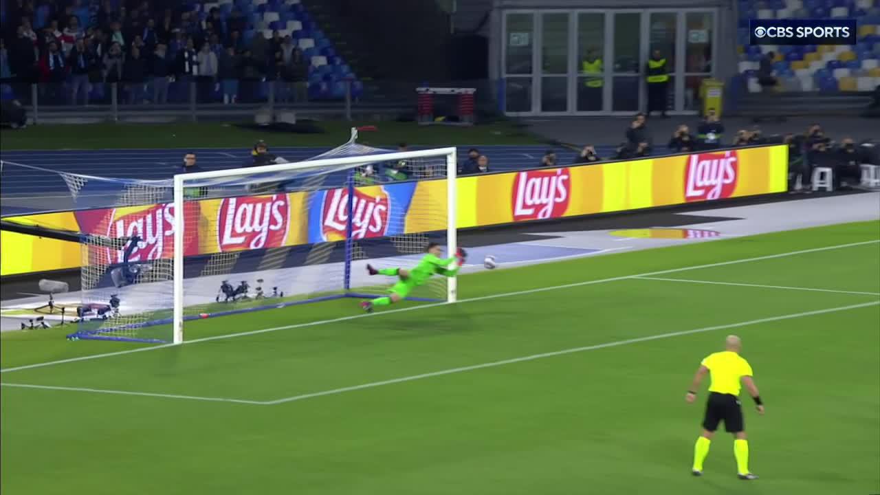 ALEX MERET COMES UP CLUTCH TO DENY OLIVIER GIROUD. 🧤”