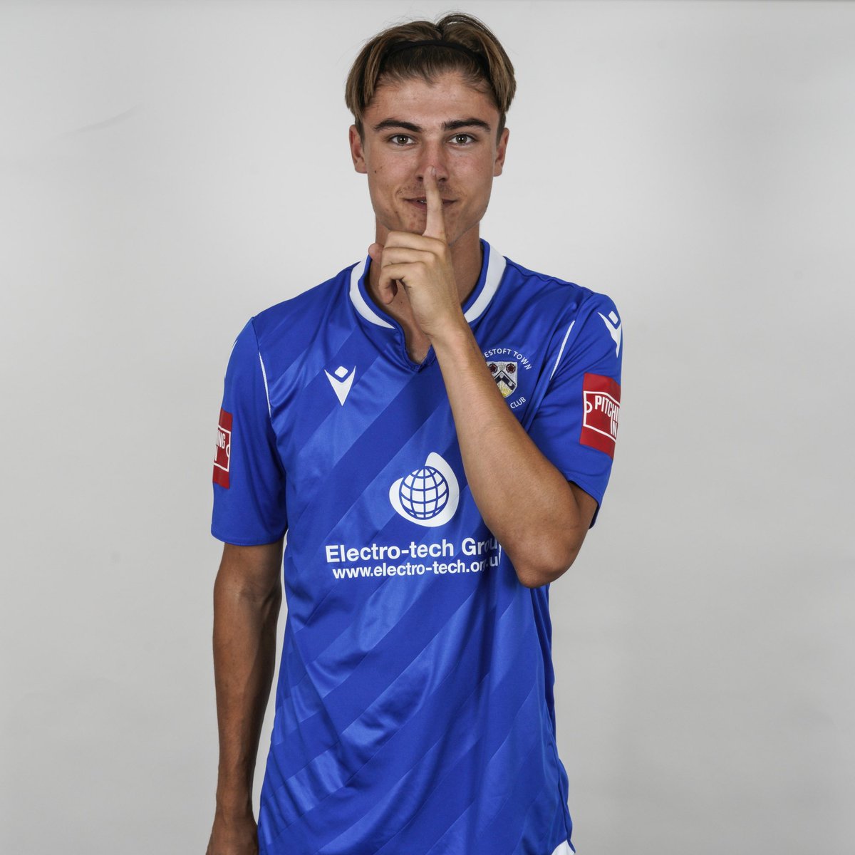 34: GOOOAAALLLL - The Trawlerboys are level with <a href="/Sammyj11J/">Sam J</a> converting to make it @LowestoftTownFC 1 <a href="/BrentwoodTownFC/">Brentwood Town F.C.</a> 1 #COYB #LTFC