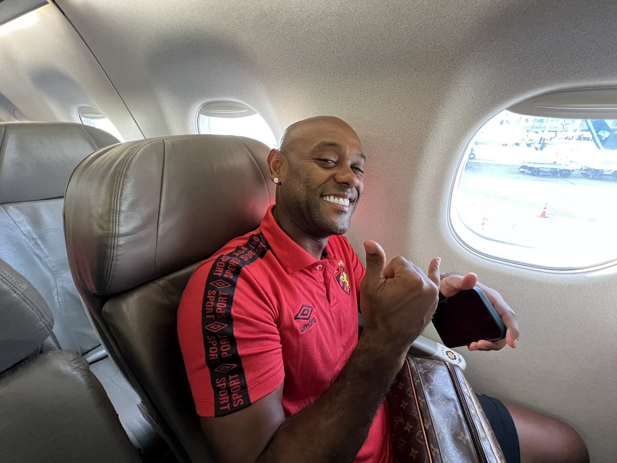 sportrecife's tweet photo. Partiu FINAL DA COPA DO NORDESTE! ✈️🏆 #JuntosPeloTetra https://t.co/4BjrpbqC9y