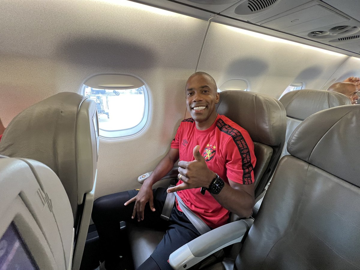 sportrecife's tweet photo. Partiu FINAL DA COPA DO NORDESTE! ✈️🏆 #JuntosPeloTetra https://t.co/4BjrpbqC9y