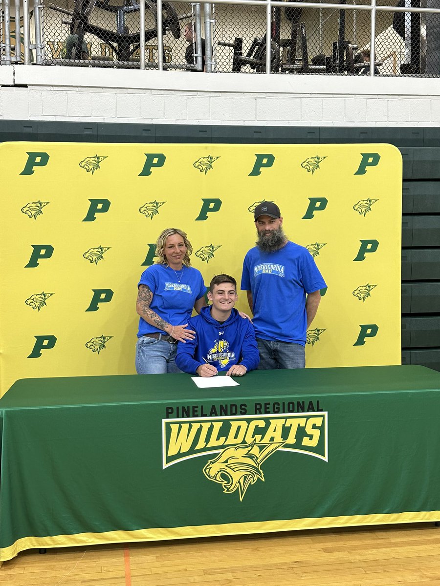arucci_jr's tweet photo. ✍️ to 📄 @MUCougarsFB https://t.co/W1VimnEUGZ