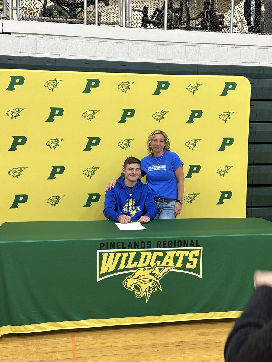 arucci_jr's tweet photo. ✍️ to 📄 @MUCougarsFB https://t.co/W1VimnEUGZ