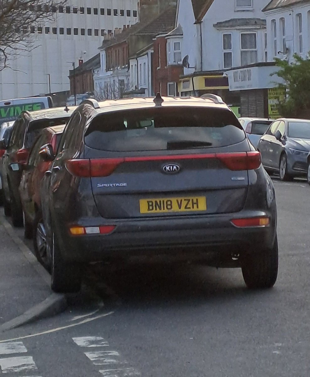 leevaughan's tweet photo. #doubleyellow #corner #kerb No problem @YPLAC https://t.co/n34lybjg7V