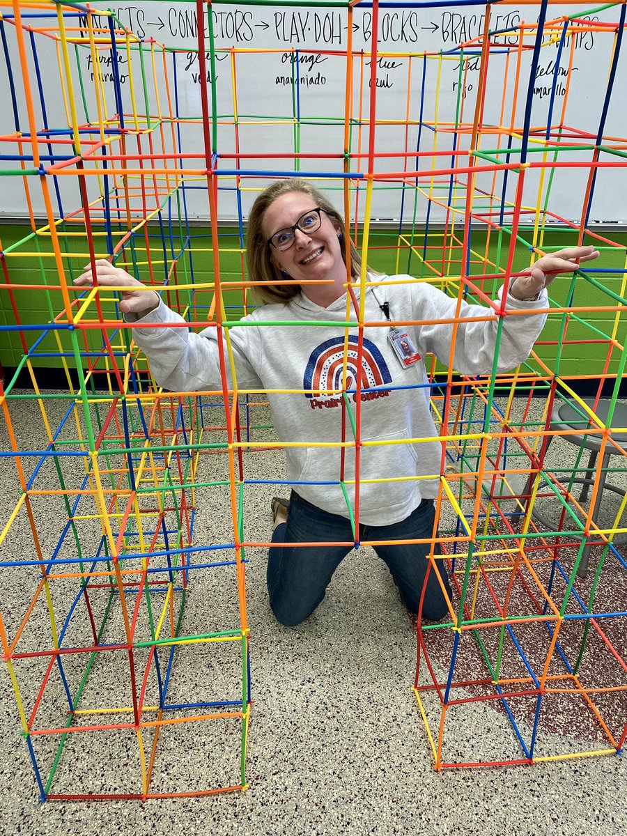 FrackLindsay's tweet photo. …And you thought you were just picking your class up.🤣Art room shenanigans @PCPioneers.♥️ #4thquarterfun #elementaryart https://t.co/Uww232BdZP