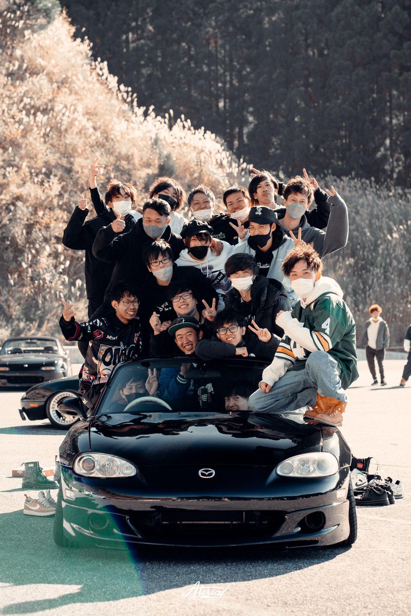 auto_revenge's tweet photo. [#Miata] Picture it - You and 18 friends, enjoying some top-down weather in the #Roadster. 🚘 https://t.co/vG19yEc8eD