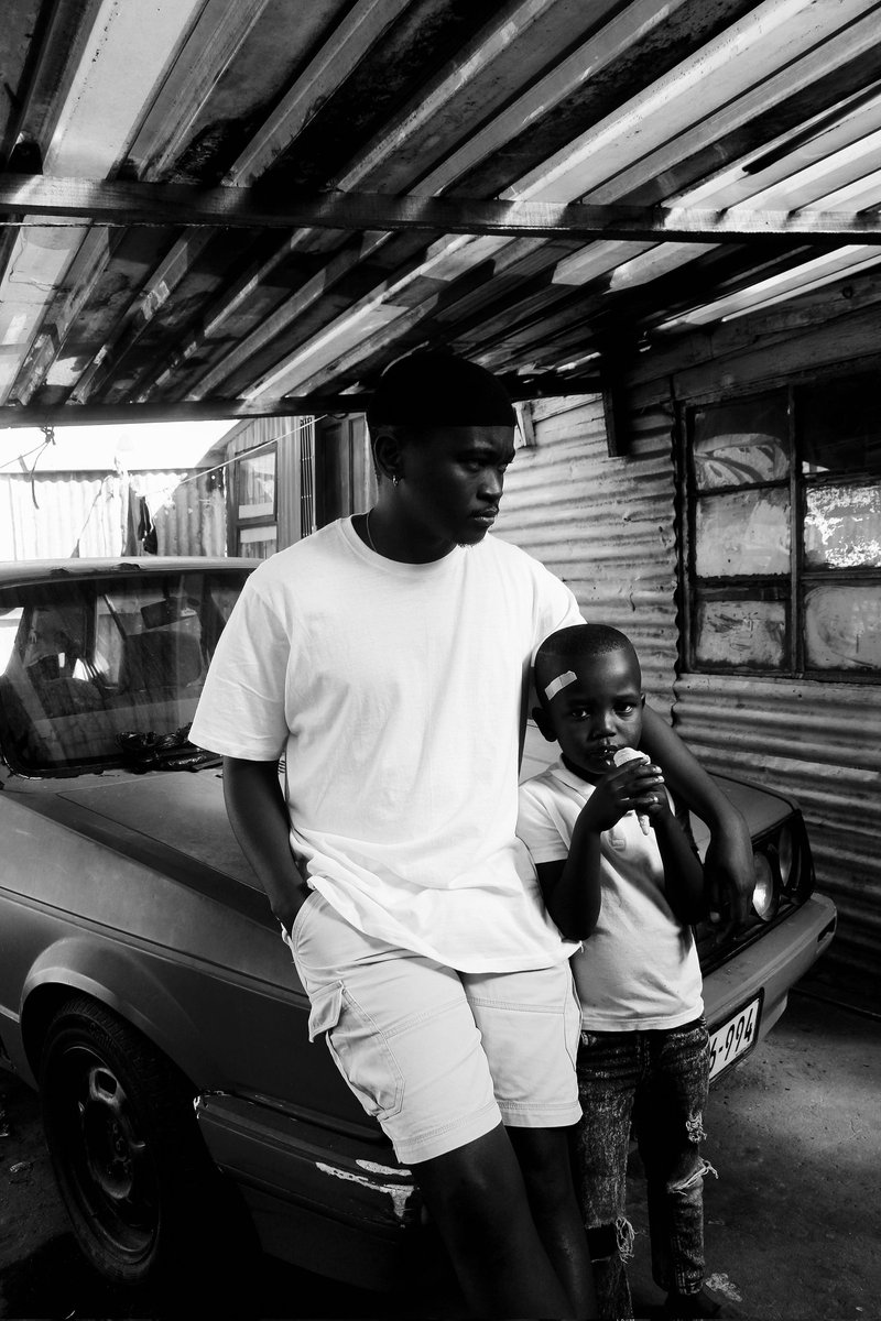 YONKE ARTCOVER + SINGLE TOMORROW AT 19:00

April, 2002