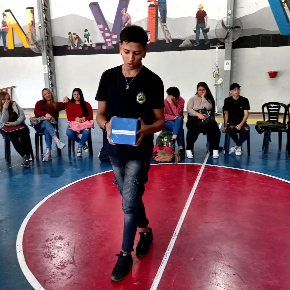 promocytmunicba's tweet photo. PROYECTAR-SE: INICIARON LOS TALLERES DE ORIENTACIÓN VOCACIONAL Y LABORAL 😁🎓💪🏼🌈
Más de 65 estudiantes del IPEM 183 Pedro Palacios participaron del 1er taller #ProyectarSe, una propuesta para acompañar a jóvenes en la elección de opciones educativas y laborales 😎🎉⚡ https://t.co/iqBHVy0nxh