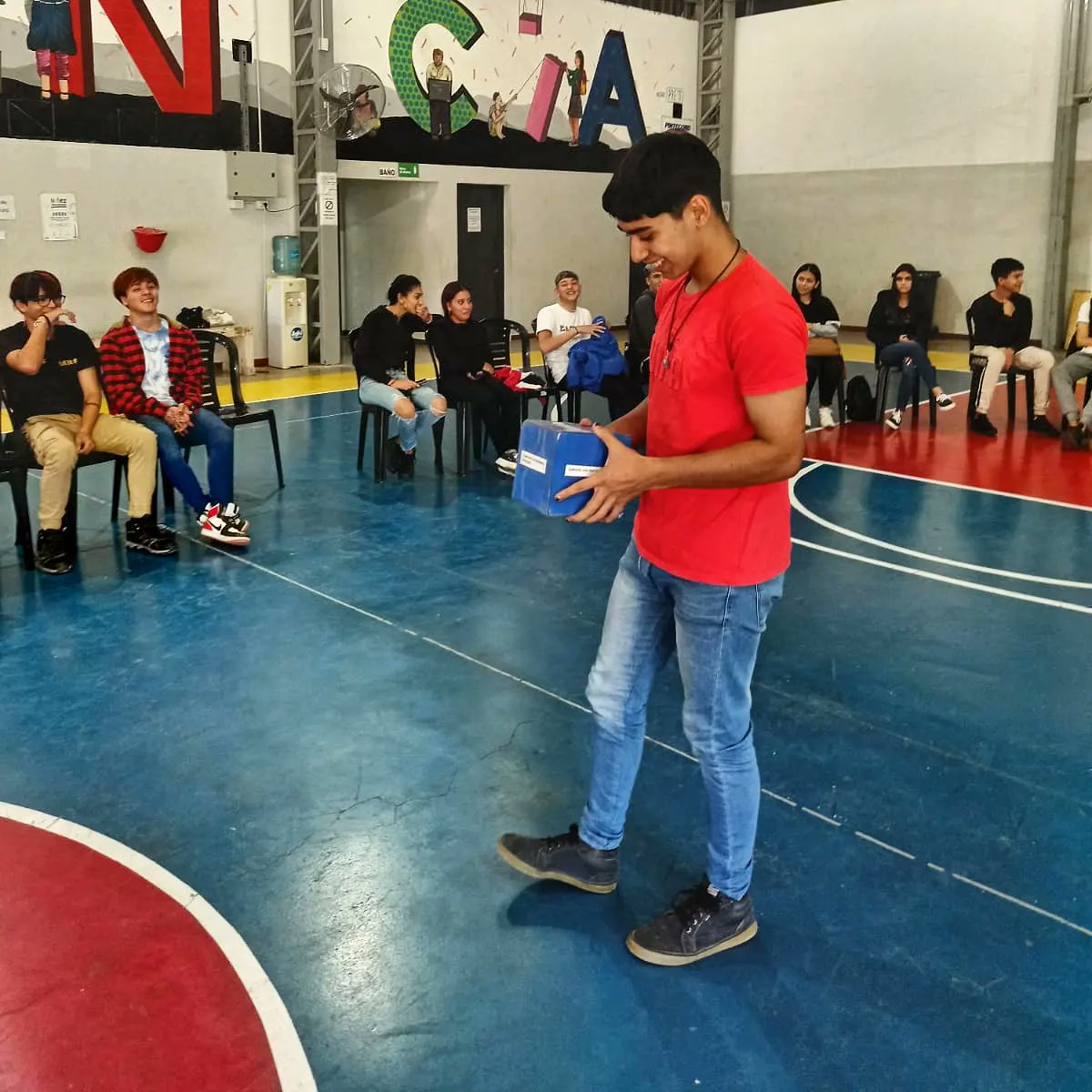 promocytmunicba's tweet photo. PROYECTAR-SE: INICIARON LOS TALLERES DE ORIENTACIÓN VOCACIONAL Y LABORAL 😁🎓💪🏼🌈
Más de 65 estudiantes del IPEM 183 Pedro Palacios participaron del 1er taller #ProyectarSe, una propuesta para acompañar a jóvenes en la elección de opciones educativas y laborales 😎🎉⚡ https://t.co/iqBHVy0nxh