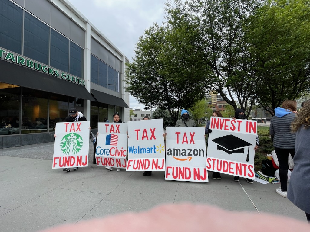 NJCitizenAction's tweet photo. This #TaxDay across NJ we call for the very wealthy &amp; big corporations to pay their fair share in taxes. Corporate profits are at record highs, while those same businesses raise prices on ordinary NJans and drive up inflation. Lawmakers must prioritize  communities above profits. https://t.co/zImPAdTHAO