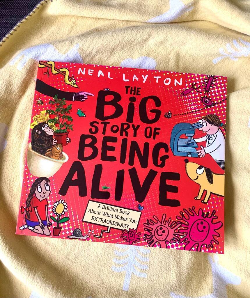 We(e) Read(s) tweet media