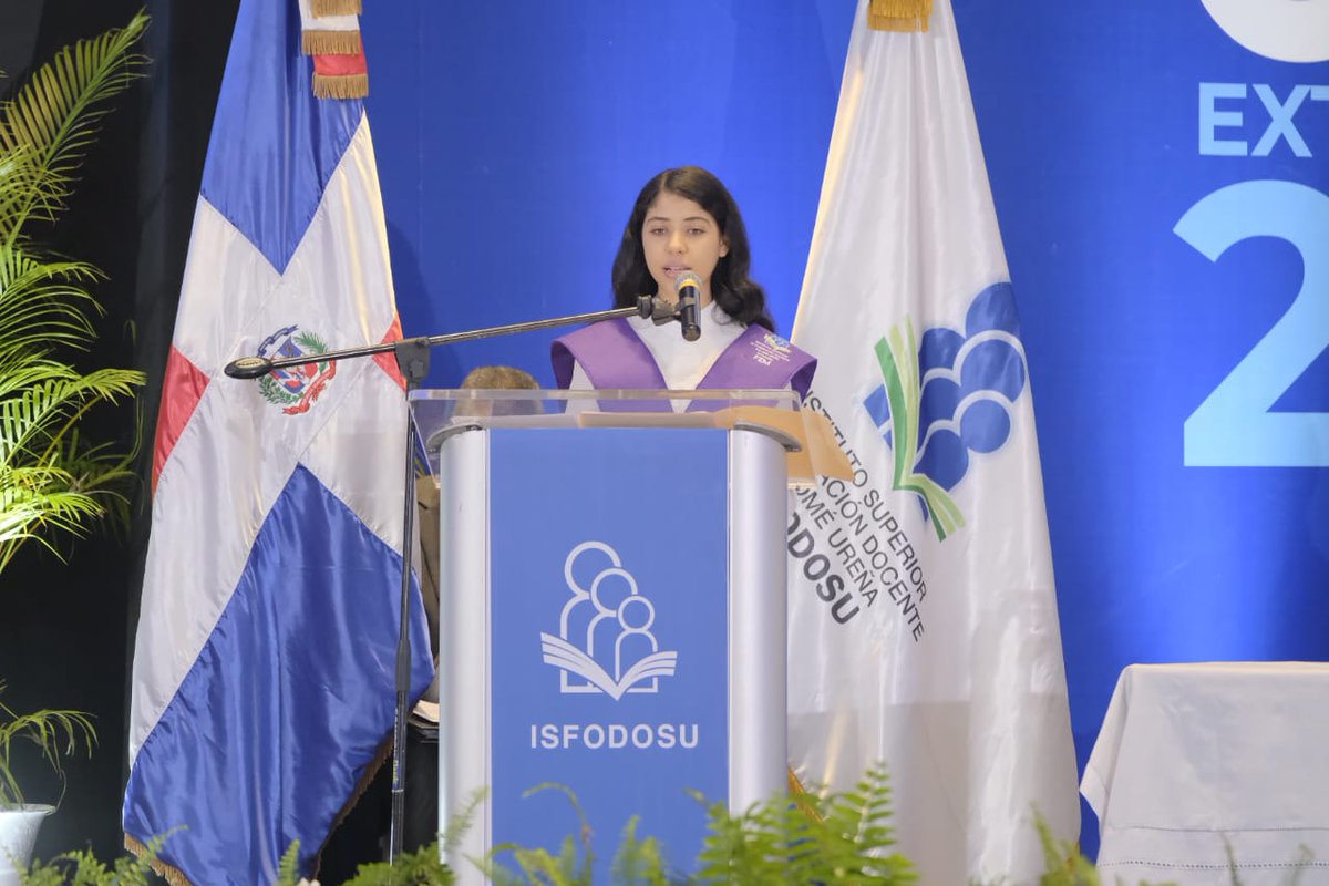 Isfodosurdo's tweet photo. El evento contó con el discurso de agradecimiento de la graduada de honor del recinto Félix Evaristo Mejía, Lisbeth Durán, en representación de todos los graduandos de esta #CosechaISFODOSU.
#GraduaciónExtraordinaria2023
#ISDODOSU #EspecialistasEnEducación https://t.co/cJSxOZTL61