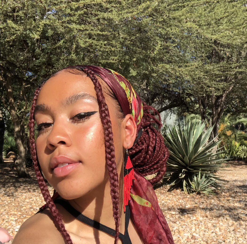 AliceLArmstrong's tweet photo. Hey, I’m Alice🌈🇳🇬🇬🇧,
a master’s student at @imperialcollege &amp; @OfficialZSL studying False gharial distributions🐊🌏.

Currently developing an organisation that will address the lack of diversity in conservation✊🏽🌱.

#BlackInEnvironWeek 
#BlackInEnviro #BlackInEnvironRollCall https://t.co/l2lg9G0A1X