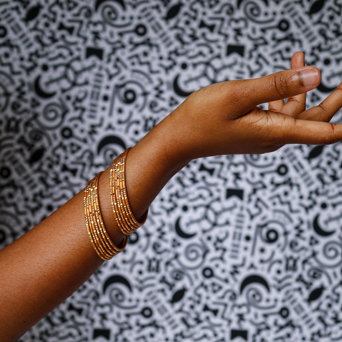 bandelemuse's tweet photo. Wear the Wise Unity Bracelet as a reminder of the unity of mind, body, and soul - and to inspire unity among all. Shop now: https://t.co/UGI6Rh2Slb https://t.co/r9lLJ3YAEx