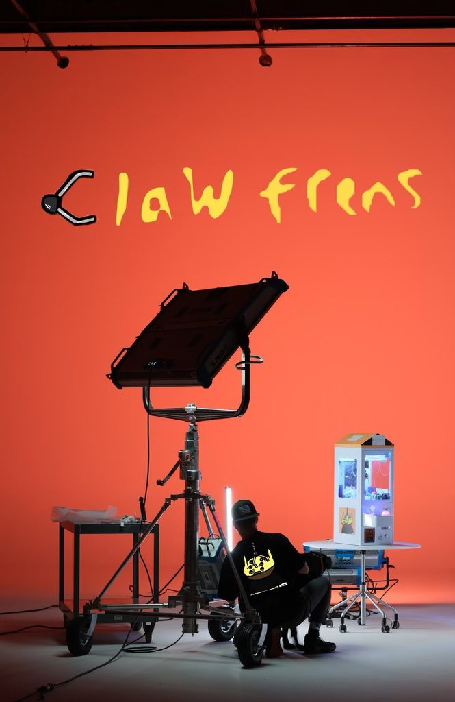 alien frens tweet media