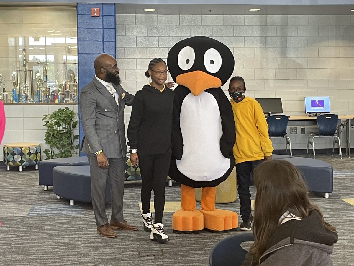 tmwalthour1's tweet photo. Look who came to celebrate our Top 30 students in ST Math: JiJi. Congratulations! #THEBESTNEST #THEFUTURESTARTSHERE @STMath @akjohnsonEdS @involved_in @LibertyCoSchool https://t.co/wn5xtithEe