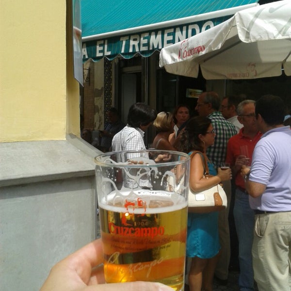 "Los tanques a la calle"
A <a href="/Ayto_Sevilla/">Ayuntamiento de Sevilla</a> le sobran sevillanos en el centro de la ciudad y Triana. La solución? Acabar con los pocos sitios donde aun paran Sevillanos