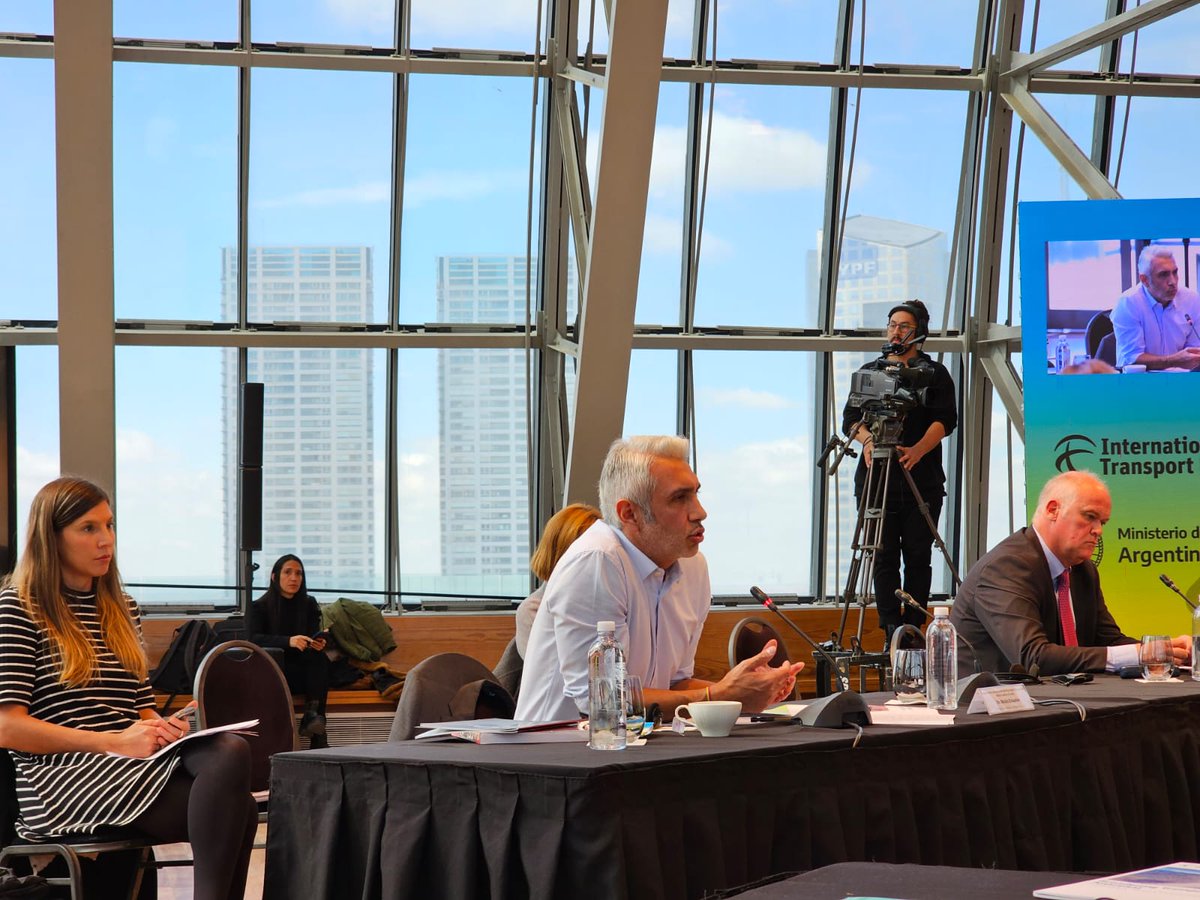 Nuestro Director de Proyectos de Infraeatructura, <a href="/nico_estupinan/">Nicolás Estupiñán 🇨🇴</a> 🇨🇴, participa en el Diálogo Regional de Alto Nivel sobre Transporte en #LatAm y el #Caribe, realizado por <a href="/ITF_Forum/">International #Transport Forum 🌎</a> y <a href="/MindeTransporte/">Ministerio de Transporte</a> en 🇦🇷.

Hablamos sobre movilidad urbana, inclusión social y desarrollo.