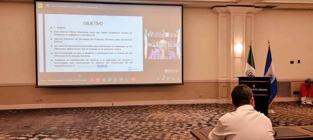 El ing. Carlos García, Unidad de Inspección (<a href="/uvie431/">Carlos Armando G C</a>) y miembro del <a href="/CIMEJ_Colegio/">Colegio de Ingenieros Mecánicos y Electricistas</a> habla acerca de la aplicación de la NOM-013-ENER-2013 #EficienciaEnergética para sistemas de alumbrado en vialidades, comparte sus experiencias y consejos sobre el diseño de sistemas de #AP