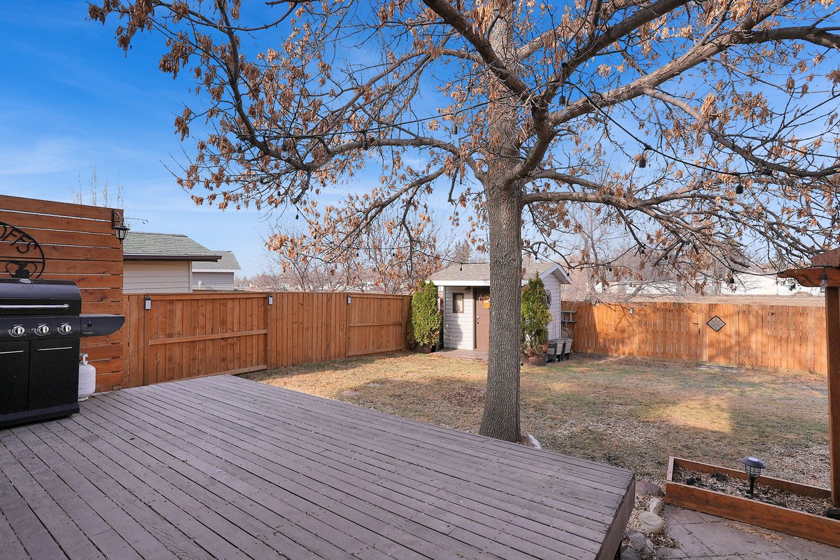 RosslerSutton's tweet photo. Check out this listing https://t.co/c5cu7kKNGG 
perfect family home, close to schools, bike paths, bus stops. Move in ready. Call Rhonda at 306-533-2951 or Marcel at 306-591-1888 for more info or to setup a showing. https://t.co/G0fnm3k8Ax
