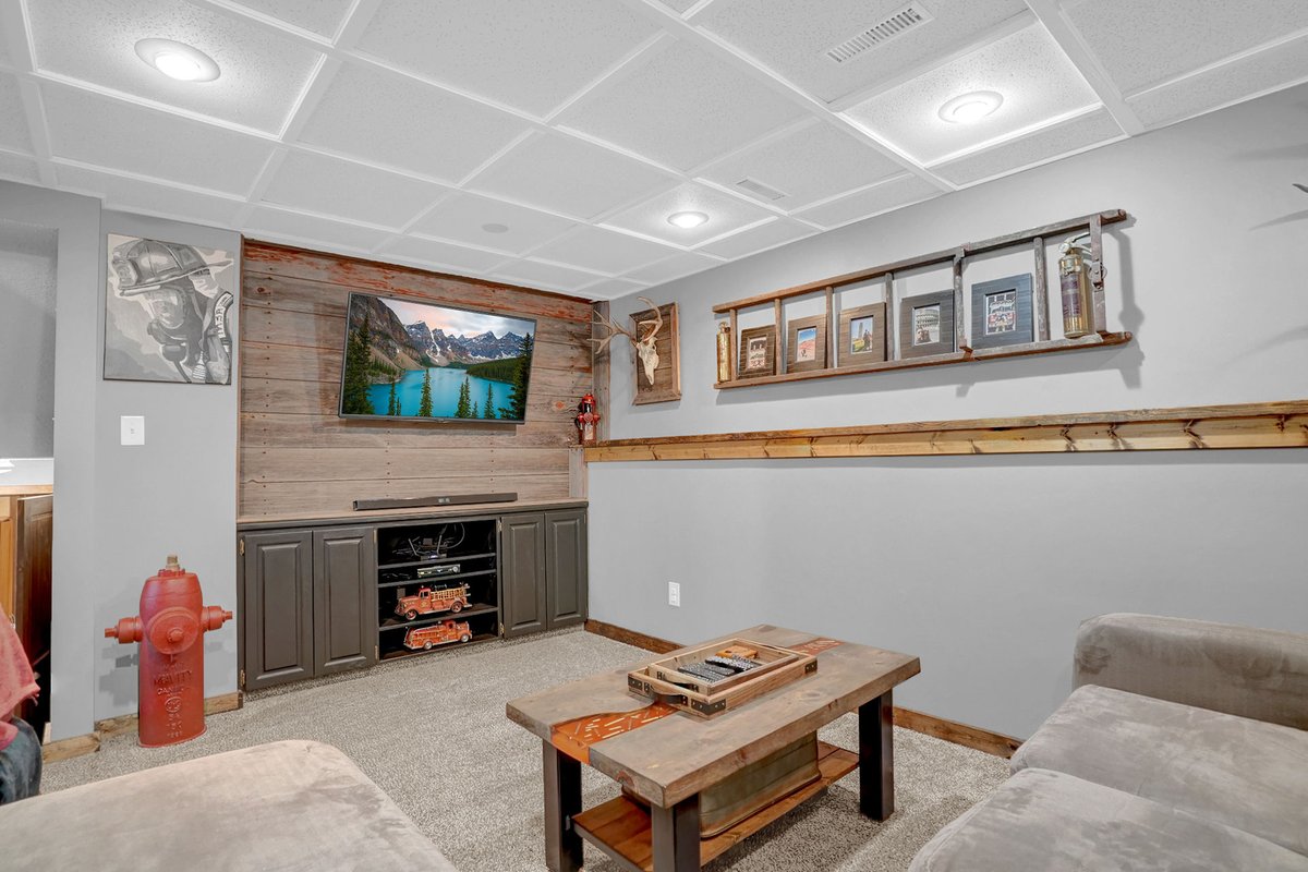RosslerSutton's tweet photo. Check out this listing https://t.co/c5cu7kKNGG 
perfect family home, close to schools, bike paths, bus stops. Move in ready. Call Rhonda at 306-533-2951 or Marcel at 306-591-1888 for more info or to setup a showing. https://t.co/G0fnm3k8Ax