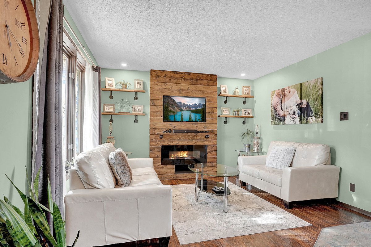 RosslerSutton's tweet photo. Check out this listing https://t.co/c5cu7kKNGG 
perfect family home, close to schools, bike paths, bus stops. Move in ready. Call Rhonda at 306-533-2951 or Marcel at 306-591-1888 for more info or to setup a showing. https://t.co/G0fnm3k8Ax
