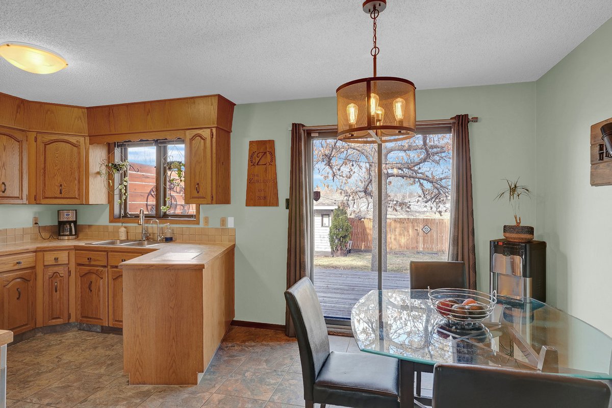 RosslerSutton's tweet photo. Check out this listing https://t.co/c5cu7kKNGG 
perfect family home, close to schools, bike paths, bus stops. Move in ready. Call Rhonda at 306-533-2951 or Marcel at 306-591-1888 for more info or to setup a showing. https://t.co/G0fnm3k8Ax