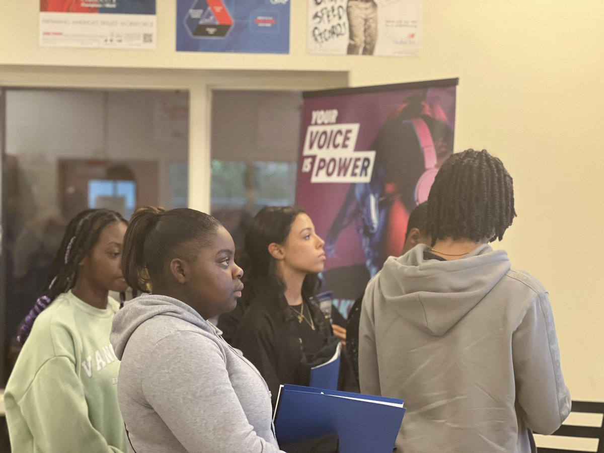 SATLVOICES's tweet photo. Music creation with #sah students! #musictech https://t.co/GkslrZbBq7