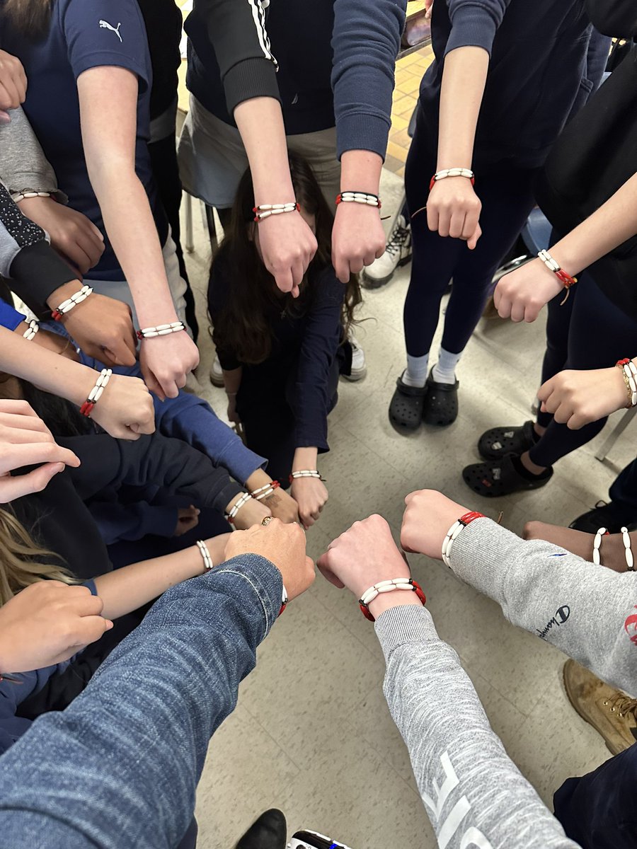 GiwedinAnangKwe's tweet photo. Always wonderful when I can do guest teaching in elementary classrooms.  Today the Grade7/8’s learned about treaties, the Indian Act and how “Reconciliation” relates back the teachings of the two-row wampum. Miigwetch for having me @SirArthurCarty @LDCSB https://t.co/Clp8f8nXdJ