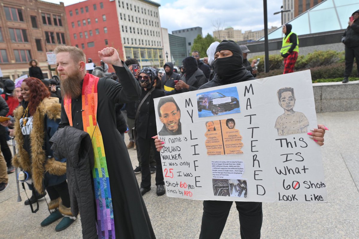 #jaylandwalker protest happening now in downtown #akron
#justiceforjaylandwalker