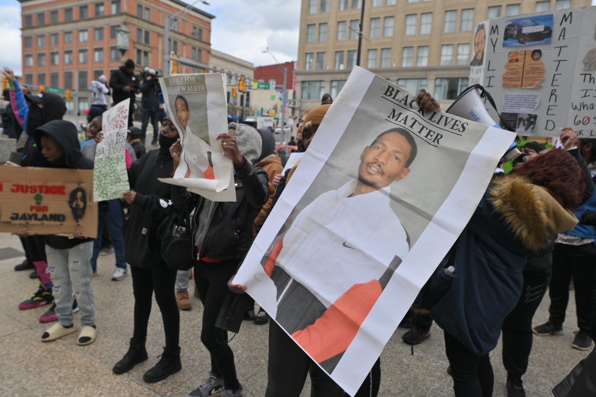 #jaylandwalker protest happening now in downtown #akron
#justiceforjaylandwalker