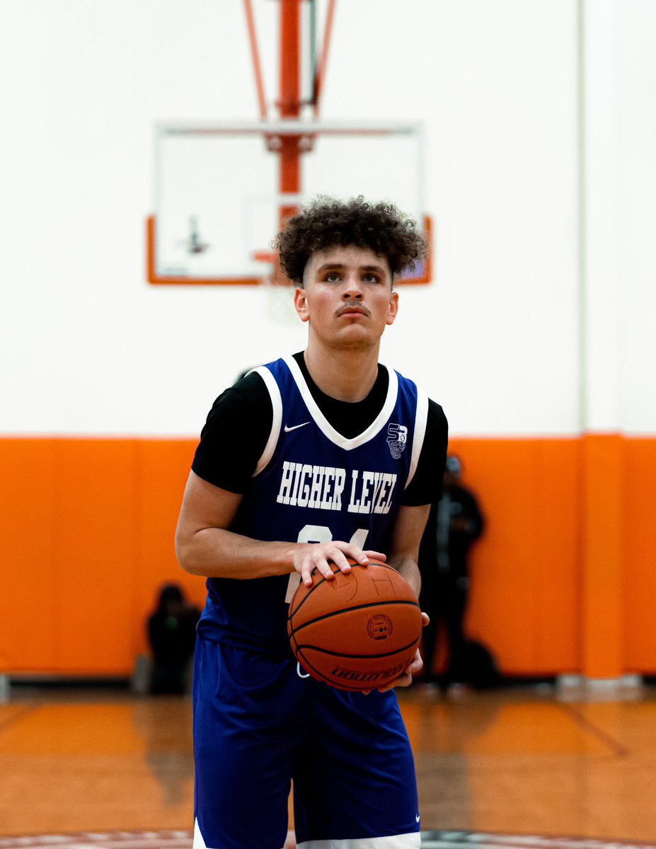 HigherLevelAAU's tweet photo. @HigherLevelAAU 17U ELITE will be in action this weekend at @marqueehoops event in DC!!! Roster has some talent!!! 
DM us or Email: Higherlevelsports@yahoo.com for Full Roster information and season schedule! https://t.co/OLqa8jhjTu